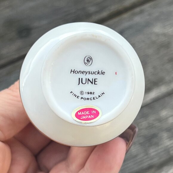 1982 Franklin Mint Flowers of the Victorian Year Mini Honey Suckle June Bud Vase - Picture 8 of 8